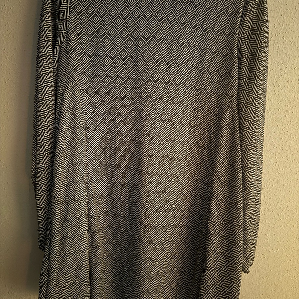 Gibson Black and White Geometric Top